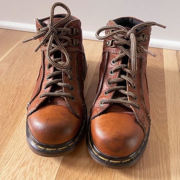 Dr. Marten's Vintage 8A54 Boots - Picture 4 of 4